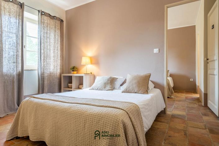 Image No.23-10 Bed House for sale
