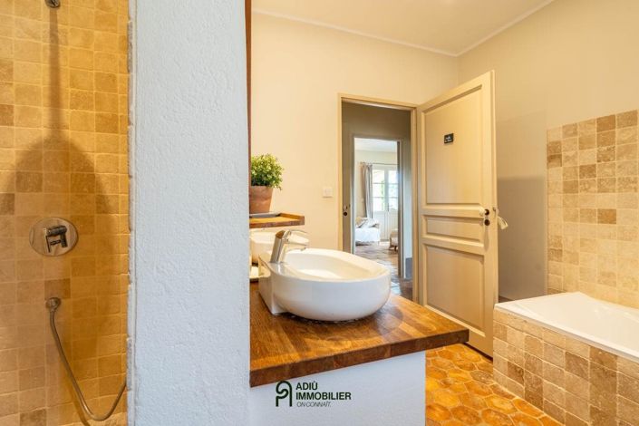 Image No.24-10 Bed House for sale