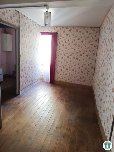 Image No.10-3 Bed House for sale