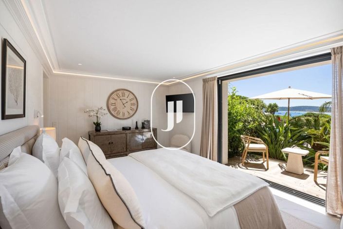 Image No.10-8 Bed House for sale