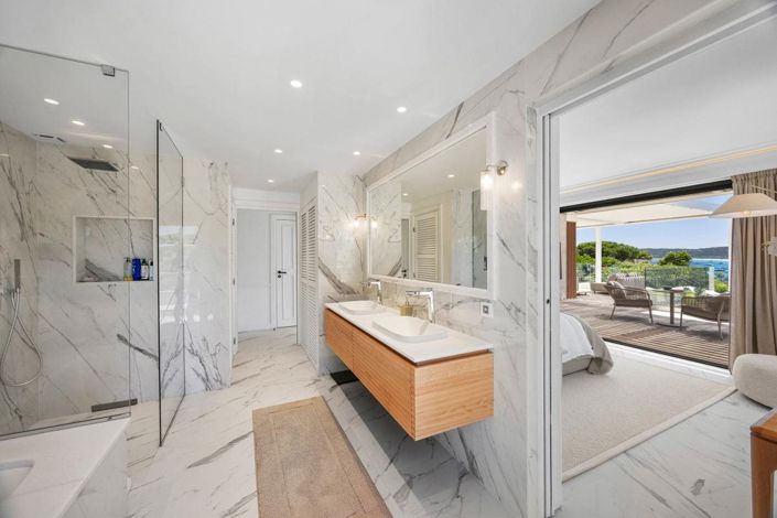 Image No.9-8 Bed House for sale