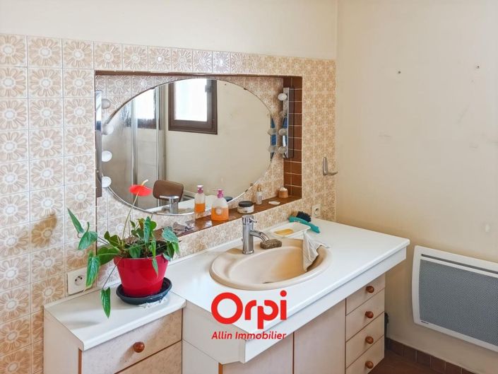 Image No.18-5 Bed House for sale
