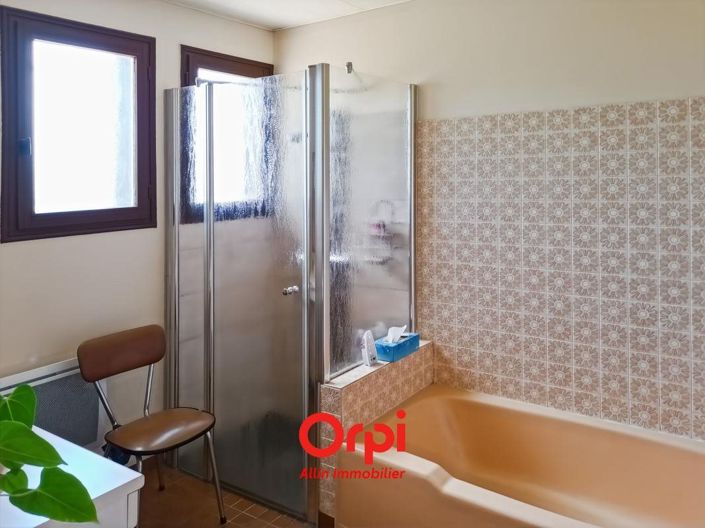 Image No.19-5 Bed House for sale