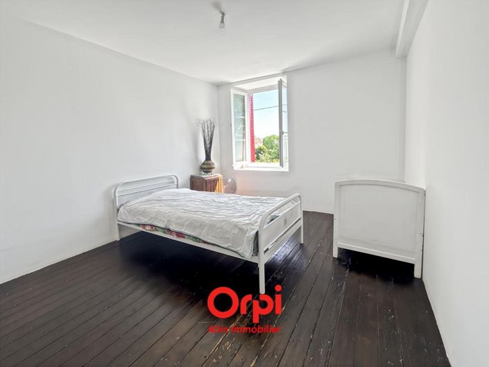 Image No.16-5 Bed House for sale