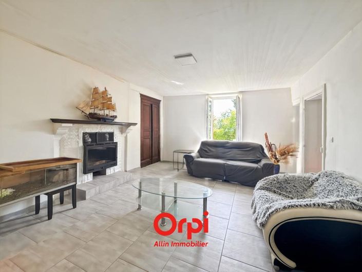 Image No.8-5 Bed House for sale