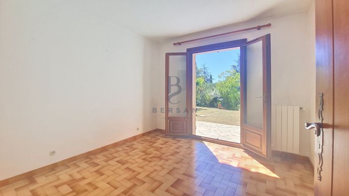 Image No.11-5 Bed House for sale