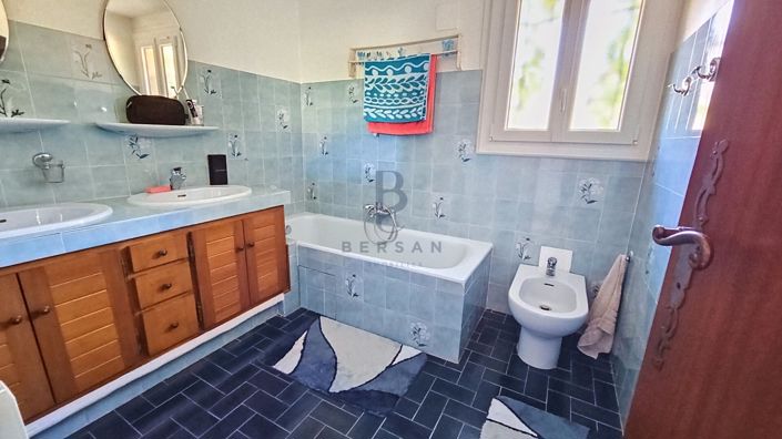 Image No.17-5 Bed House for sale