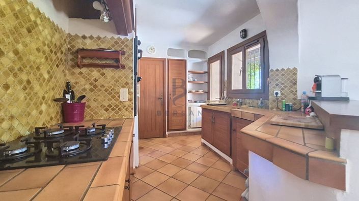 Image No.7-5 Bed House for sale