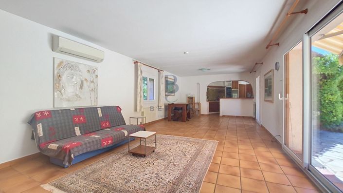 Image No.8-5 Bed House for sale
