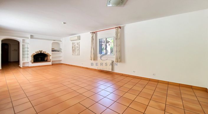 Image No.9-5 Bed House for sale
