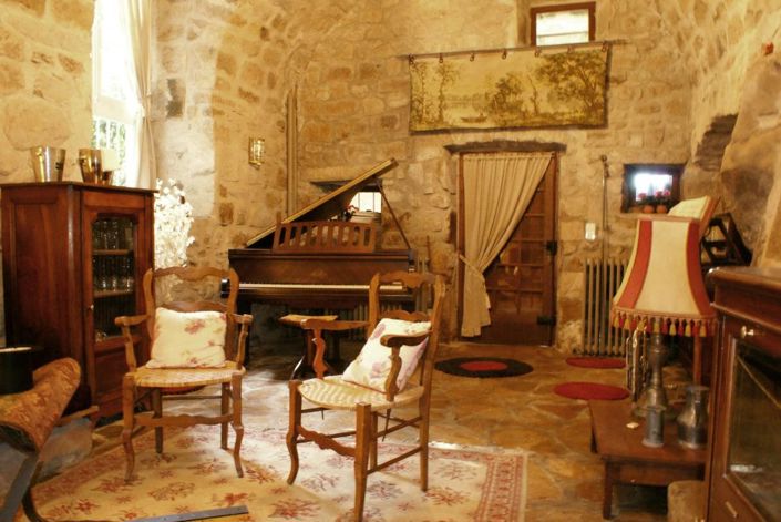 Image No.17-6 Bed House for sale