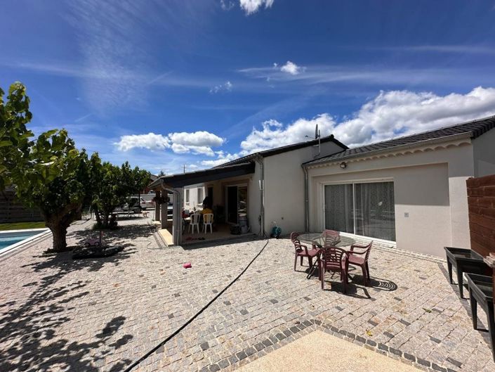 Image No.2-4 Bed House for sale