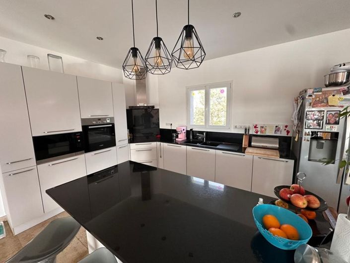 Image No.8-4 Bed House for sale