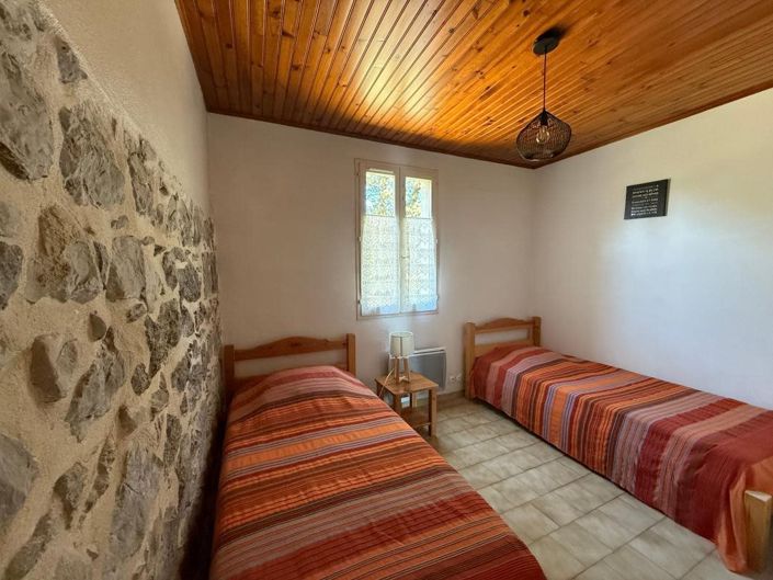 Image No.17-15 Bed House for sale