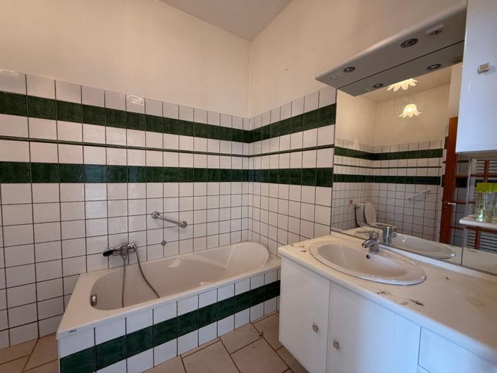 Image No.19-5 Bed House for sale