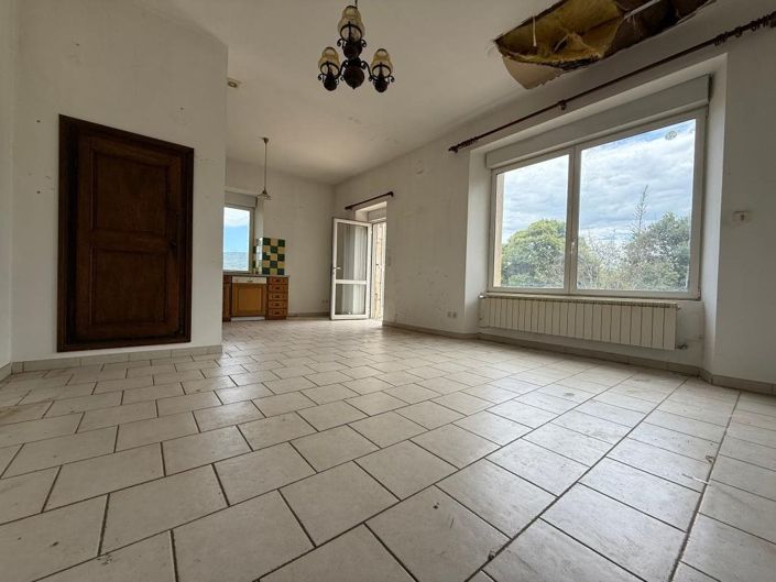 Image No.7-5 Bed House for sale