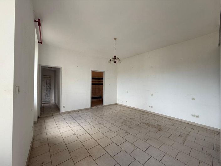 Image No.8-5 Bed House for sale