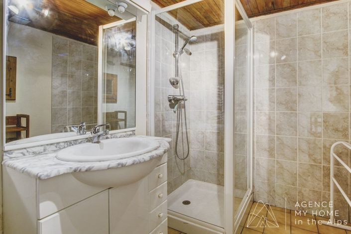 Image No.15-3 Bed House for sale