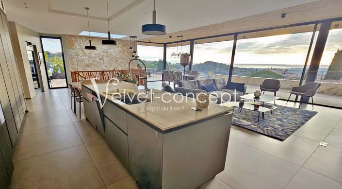 Image No.5-5 Bed House for sale