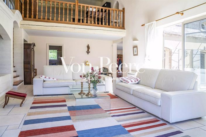 Image No.6-5 Bed House for sale