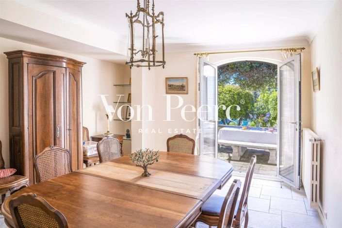 Image No.8-5 Bed House for sale
