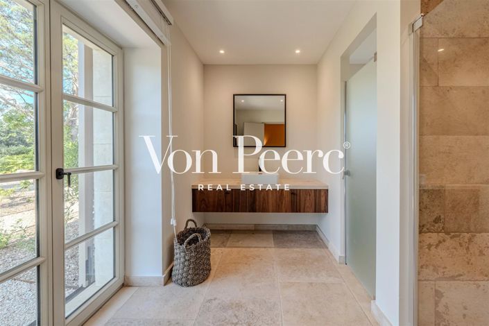 Image No.20-6 Bed House for sale