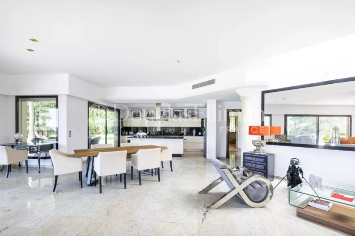 Image No.7-7 Bed House for sale