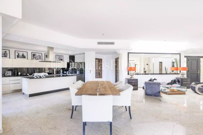Image No.8-7 Bed House for sale