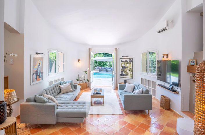 Image No.10-4 Bed House for sale