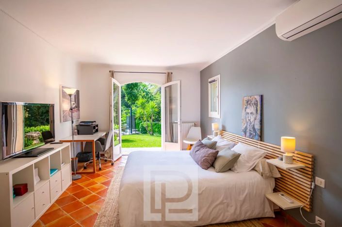Image No.12-4 Bed House for sale