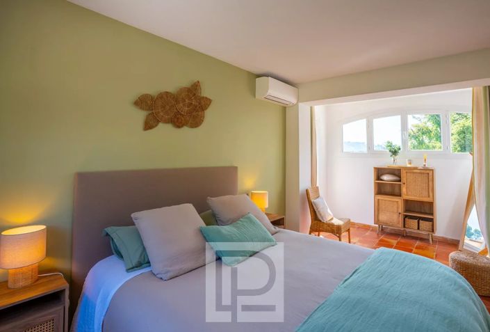 Image No.15-4 Bed House for sale