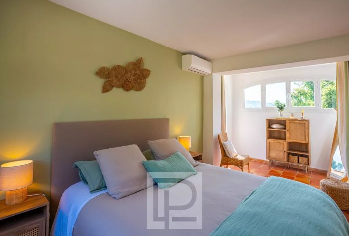 Image No.15-4 Bed House for sale