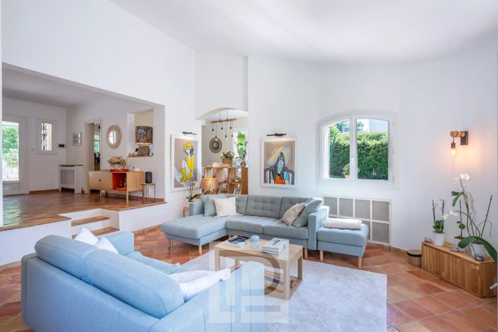 Image No.8-4 Bed House for sale