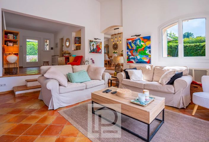 Image No.9-4 Bed House for sale
