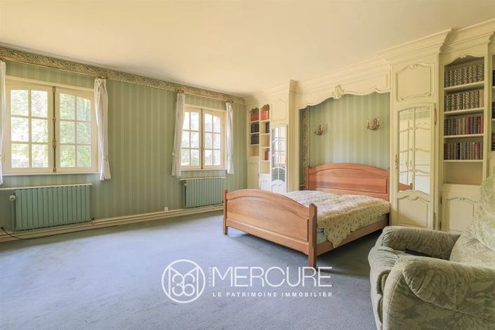 Image No.8-5 Bed House for sale