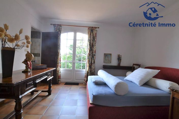 Image No.12-2 Bed House for sale