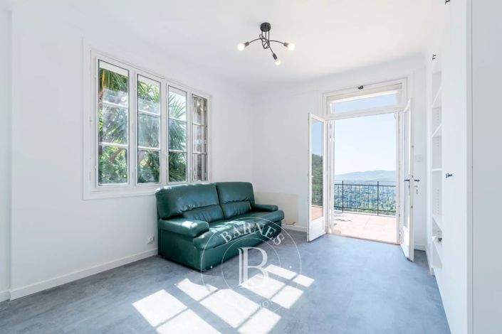 Image No.10-3 Bed House for sale