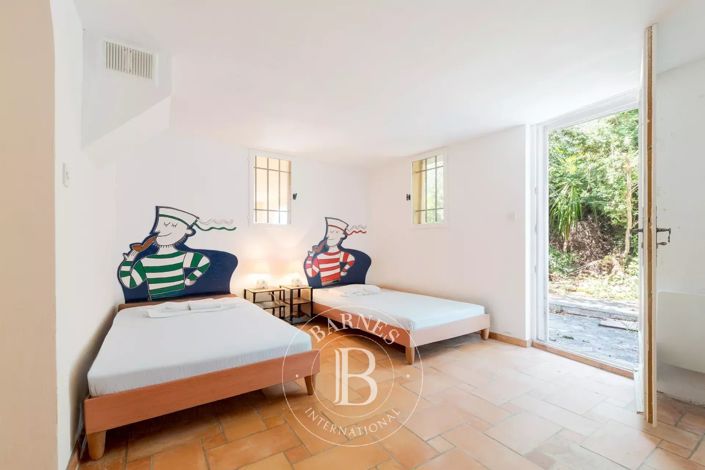 Image No.8-3 Bed House for sale