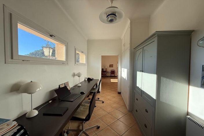 Image No.16-3 Bed House for sale