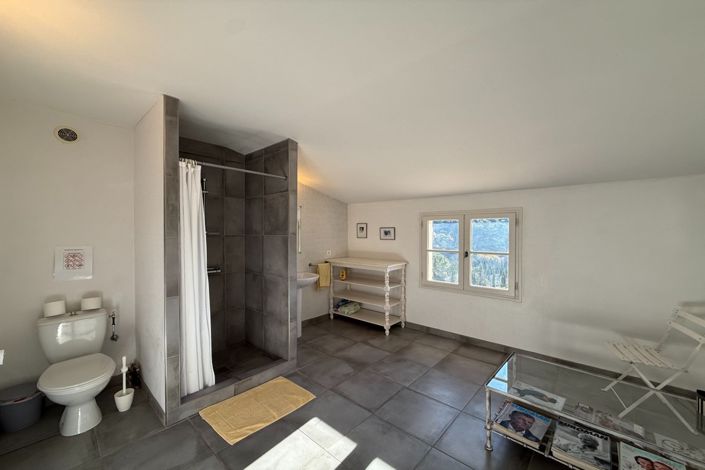Image No.8-3 Bed House for sale