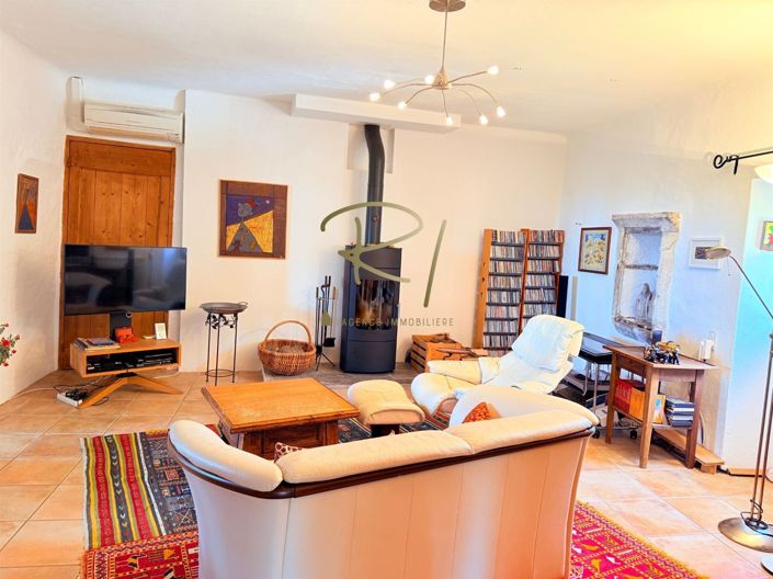 Image No.17-6 Bed House for sale