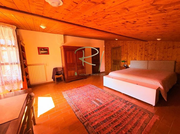 Image No.12-4 Bed House for sale