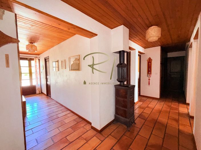 Image No.18-4 Bed House for sale