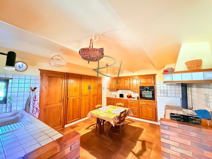 Image No.8-4 Bed House for sale