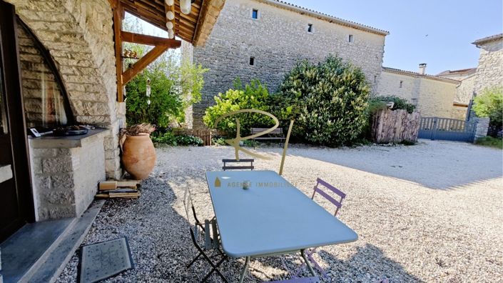 Image No.11-3 Bed House for sale