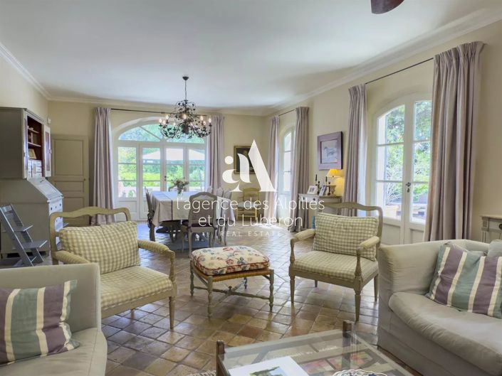 Image No.8-4 Bed House for sale
