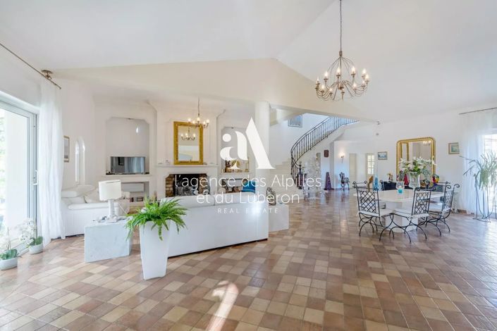 Image No.7-5 Bed House for sale
