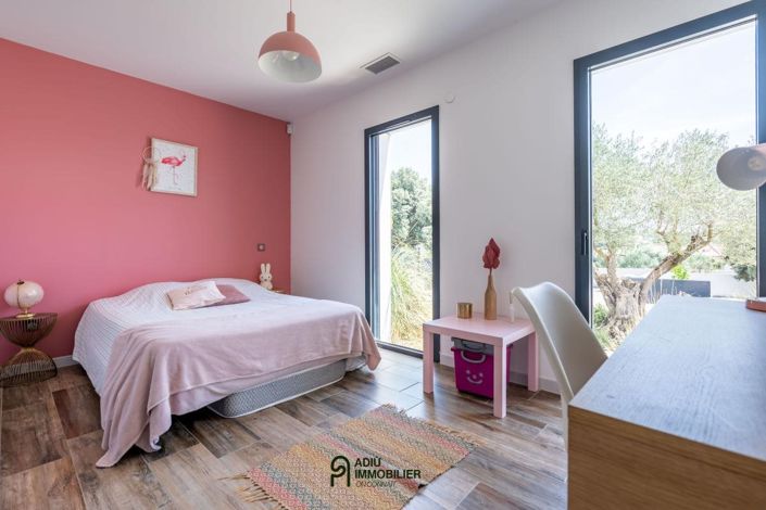 Image No.10-3 Bed House for sale