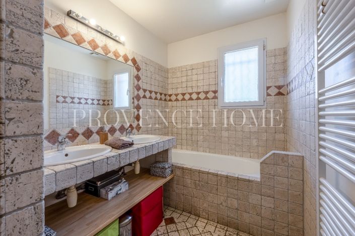 Image No.17-4 Bed House for sale