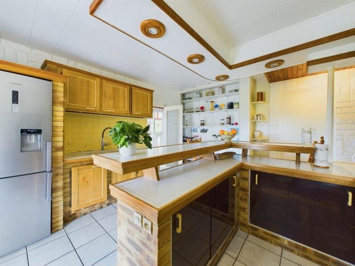 Image No.11-3 Bed House for sale
